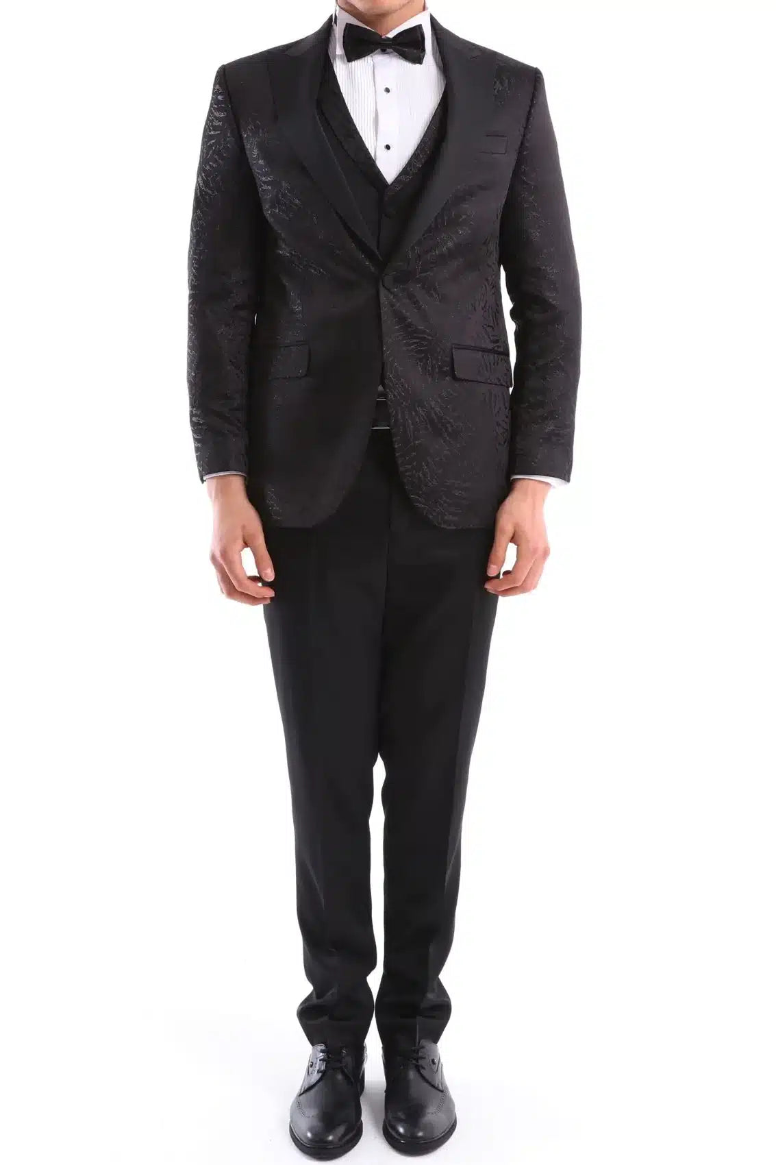 Terno masculino preto de três peças para casamento, formatura, festa formal, gravata borboleta de cetim.