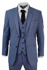 Terno masculino azul claro de 3 peças, corte sob medida.