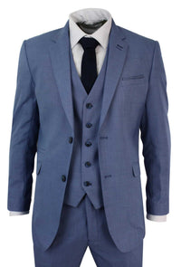 Terno masculino azul claro de 3 peças, corte sob medida.