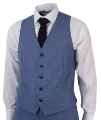 Terno masculino azul claro de 3 peças, corte sob medida.