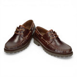 Botas de cano curto Boat C8 masculinas, impermeáveis, em couro marrom.