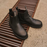 Botas Chelsea Booma 607 em couro preto