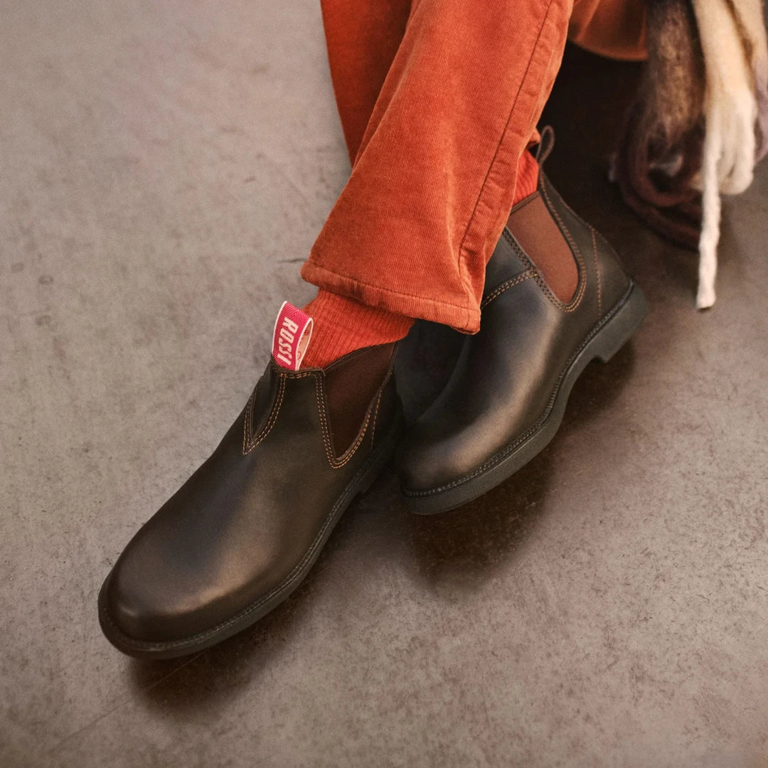 Botas Chelsea Booma 607 em couro marrom