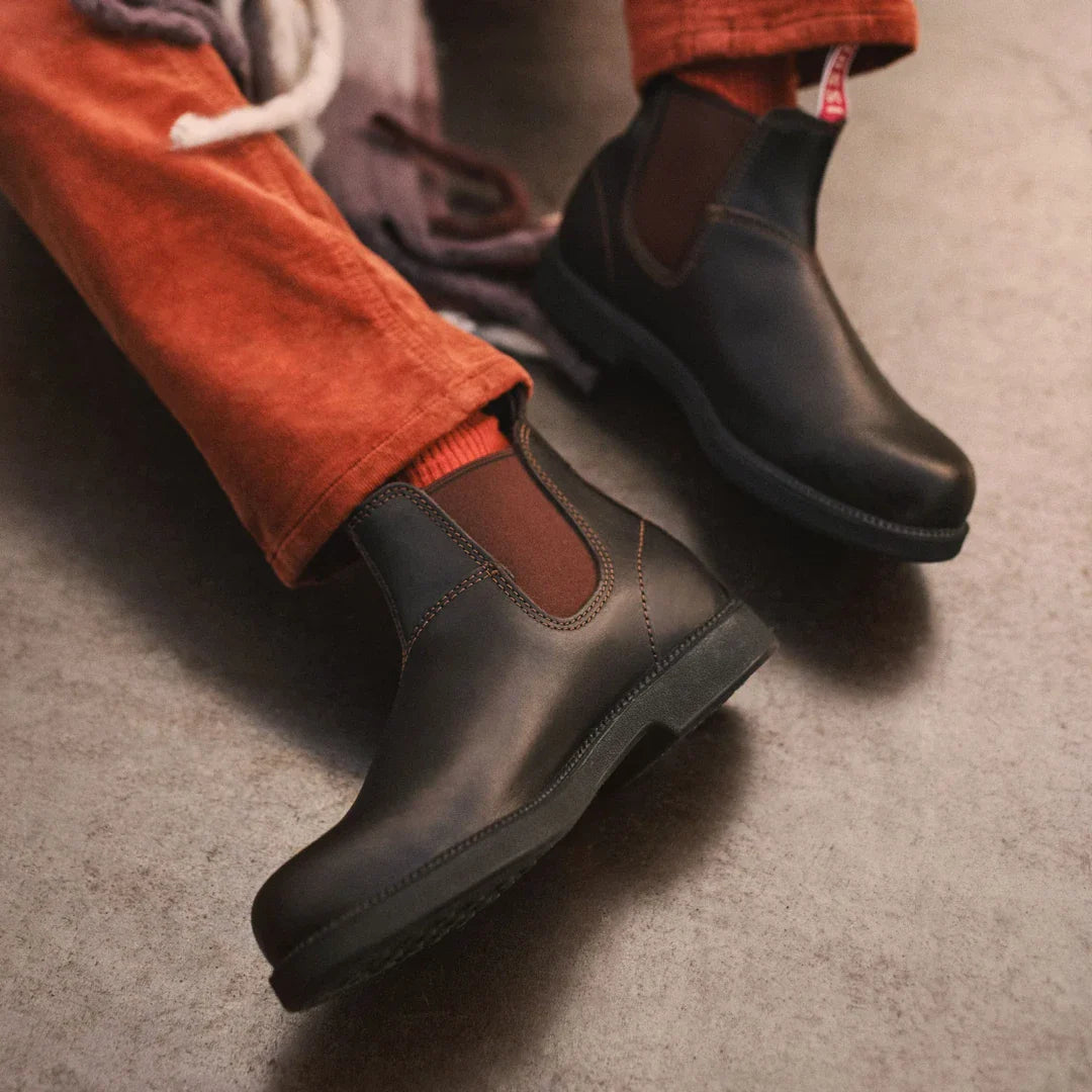 Botas Chelsea Booma 607 em couro marrom