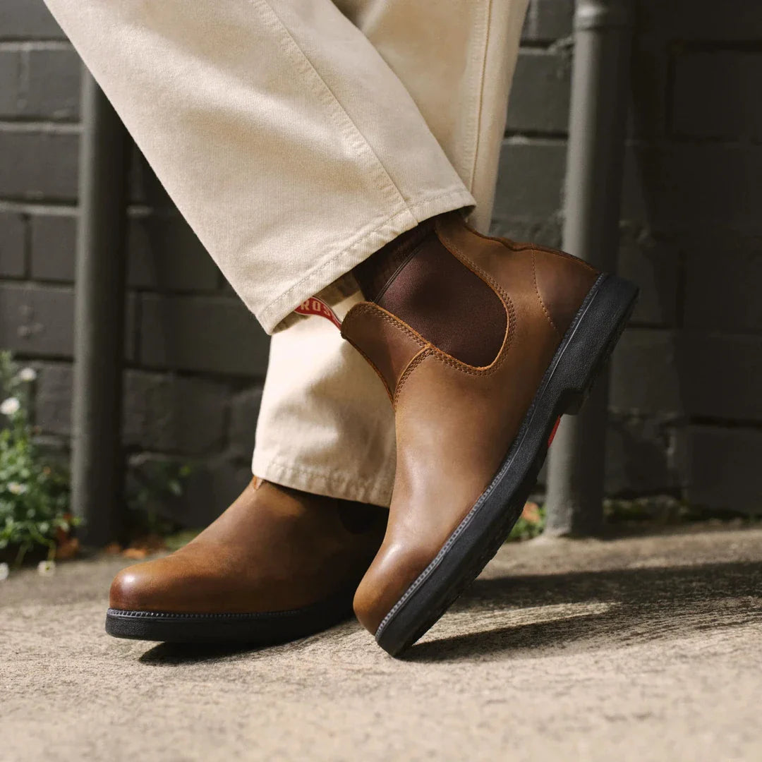 Botas Chelsea Booma 607 em couro marrom claro