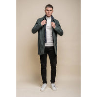 Casaco masculino Brando Mac verde-oliva, gola alta, zíper e botões, tamanho 3/9.