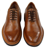 Sapatos Oxford Brogue Masculinos em Couro Castanho Claro e Preto com Cadarço e Costura Goodyear