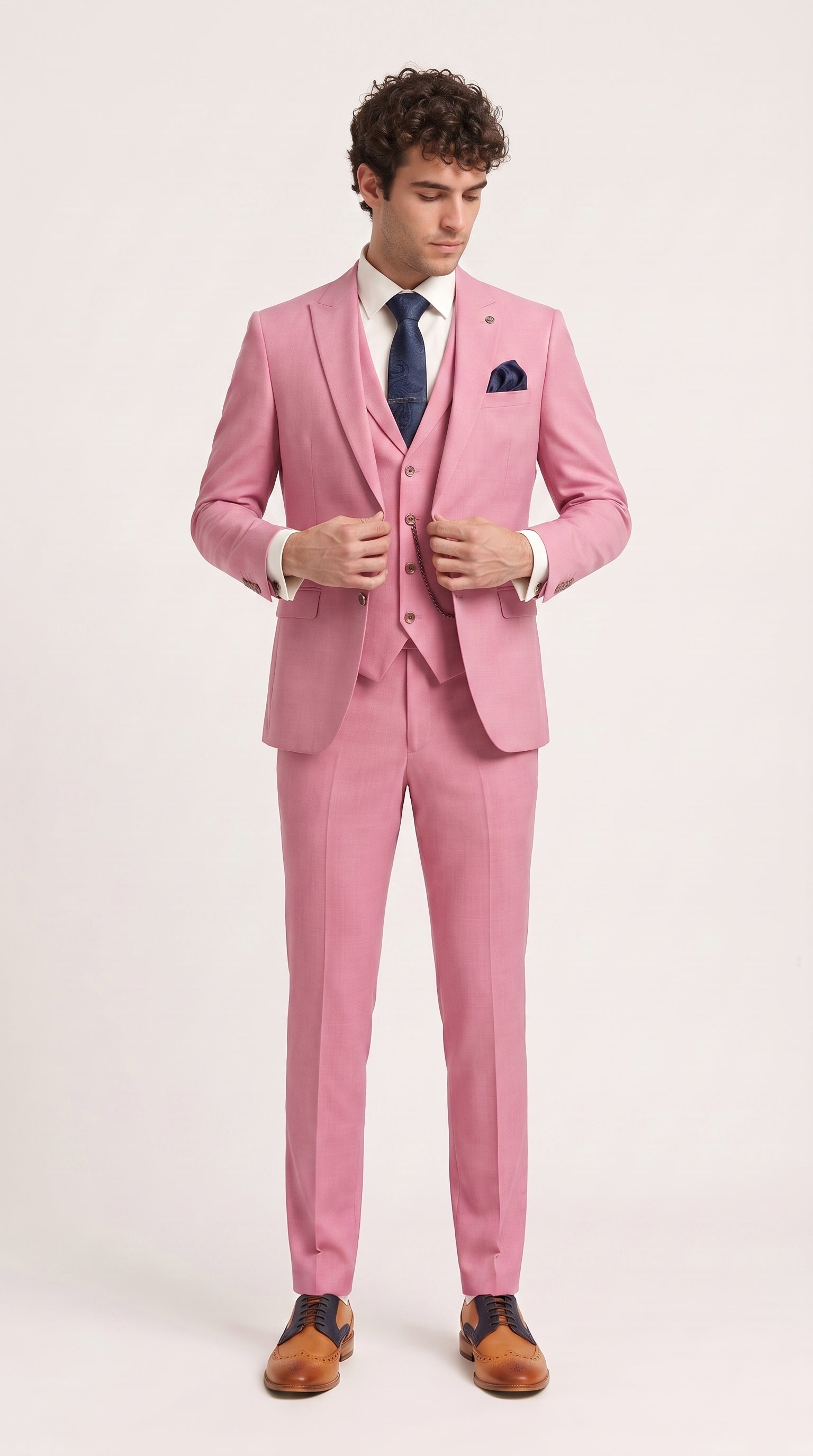 Look #149 styled with Terno James masculino de 3 peças rosa com corte sob medida
