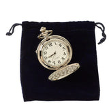 Relógio de bolso clássico estilo anos 1920 em prata com corrente.