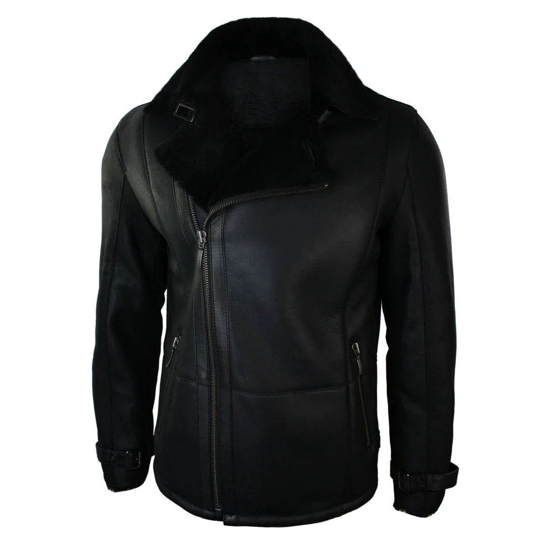Jaqueta masculina de inverno em pele de carneiro preta, comprimento médio e modelagem ajustada, com zíper cruzado.