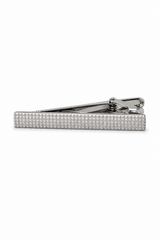 Conjunto de presente com gravata marrom com decote em diamante, lenço de bolso, abotoaduras e alfinete para gravata de camisa em cetim.
