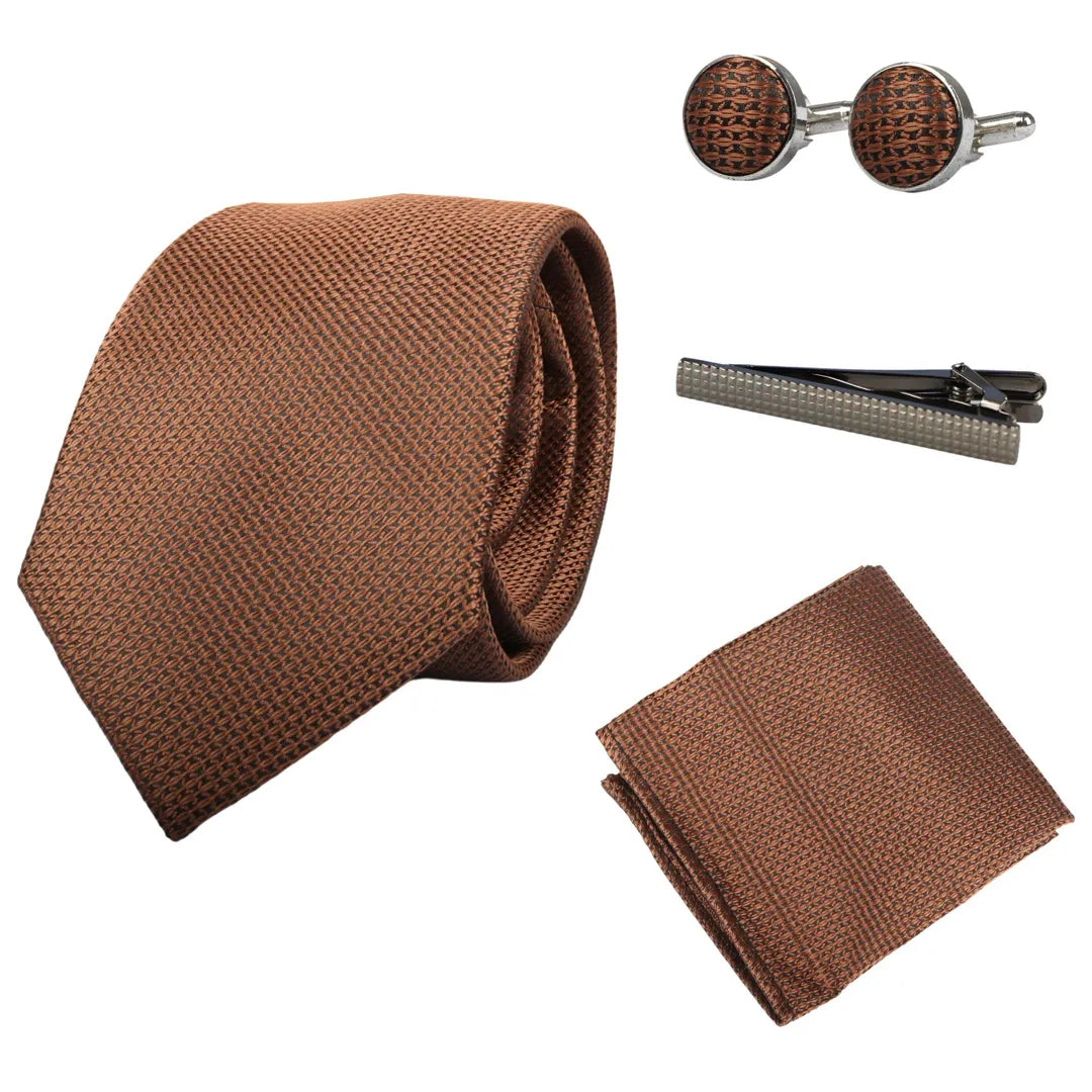 Conjunto de presente com gravata marrom com decote em diamante, lenço de bolso, abotoaduras e alfinete para gravata de camisa em cetim.