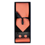 Conjunto de presente com gravata laranja com pingente de diamante, lenço de bolso, abotoaduras e alfinete para gravata de camisa em cetim.
