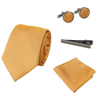 Conjunto de presente com gravata amarela com diamante, lenço de bolso, abotoaduras e alfinete para camisa em cetim.