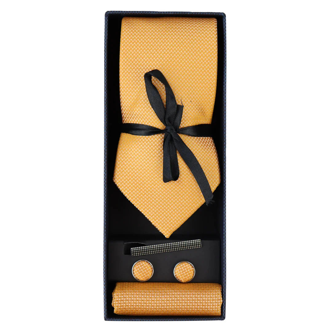 Conjunto de presente com gravata amarela com diamante, lenço de bolso, abotoaduras e alfinete para camisa em cetim.