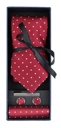 Conjunto de presente com gravata, lenço de bolso, abotoaduras e alfinete de gravata em cetim com estampa de bolinhas na cor vinho.