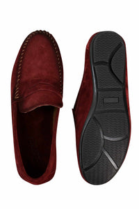 Mocassins masculinos de camurça genuína lavada, estilo slip-on, para um visual elegante e casual.