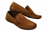 Mocassins masculinos de camurça genuína lavada, estilo slip-on, para um visual elegante e casual.