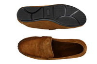 Mocassins masculinos de camurça genuína lavada, estilo slip-on, para um visual elegante e casual.