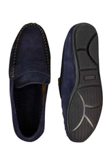 Mocassins masculinos de camurça genuína lavada, estilo slip-on, para um visual elegante e casual.