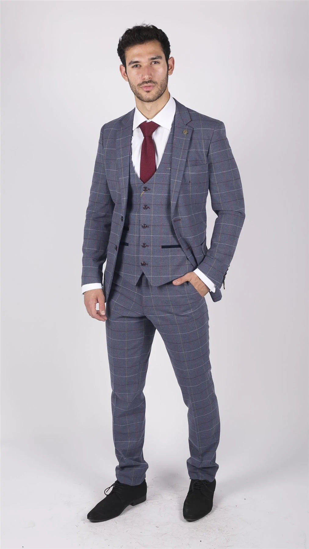 Terno masculino Marc Darcy xadrez azul, cinza e vermelho, 3 peças, elegante e casual, em tweed, corte slim, modelo Drake.