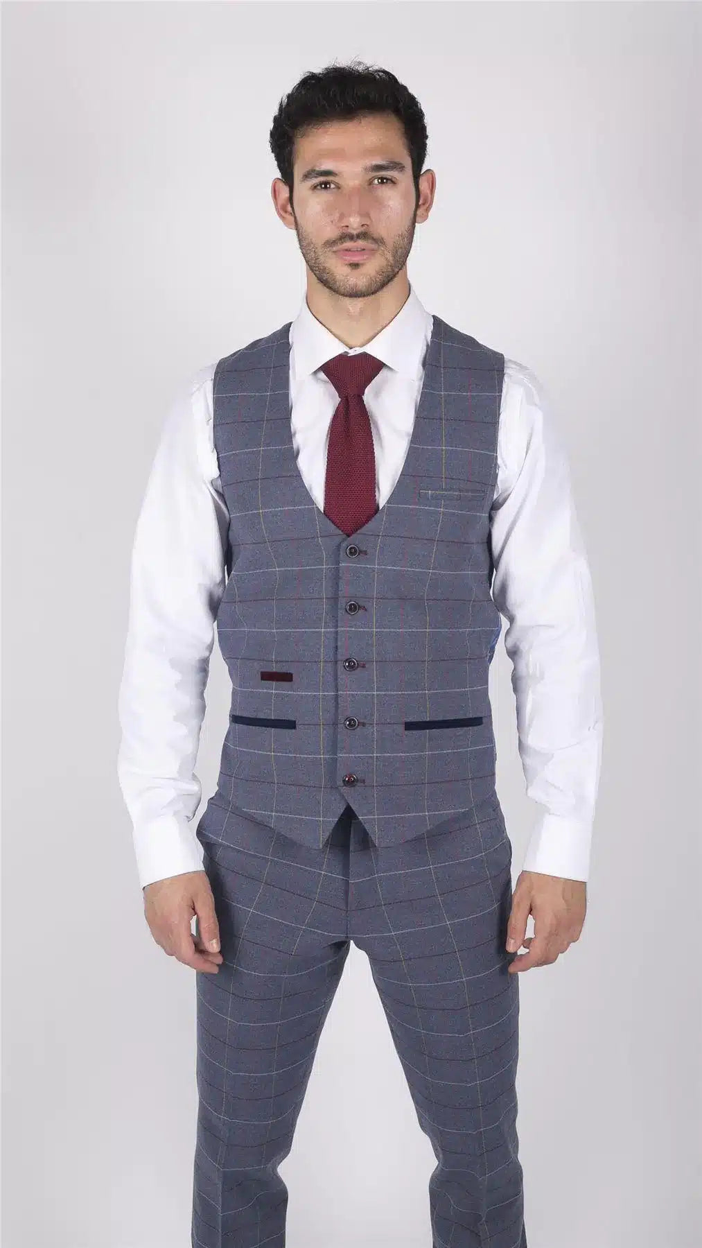 Colete masculino Marc Darcy xadrez azul, cinza e vermelho, estilo casual elegante, em tweed, corte slim.