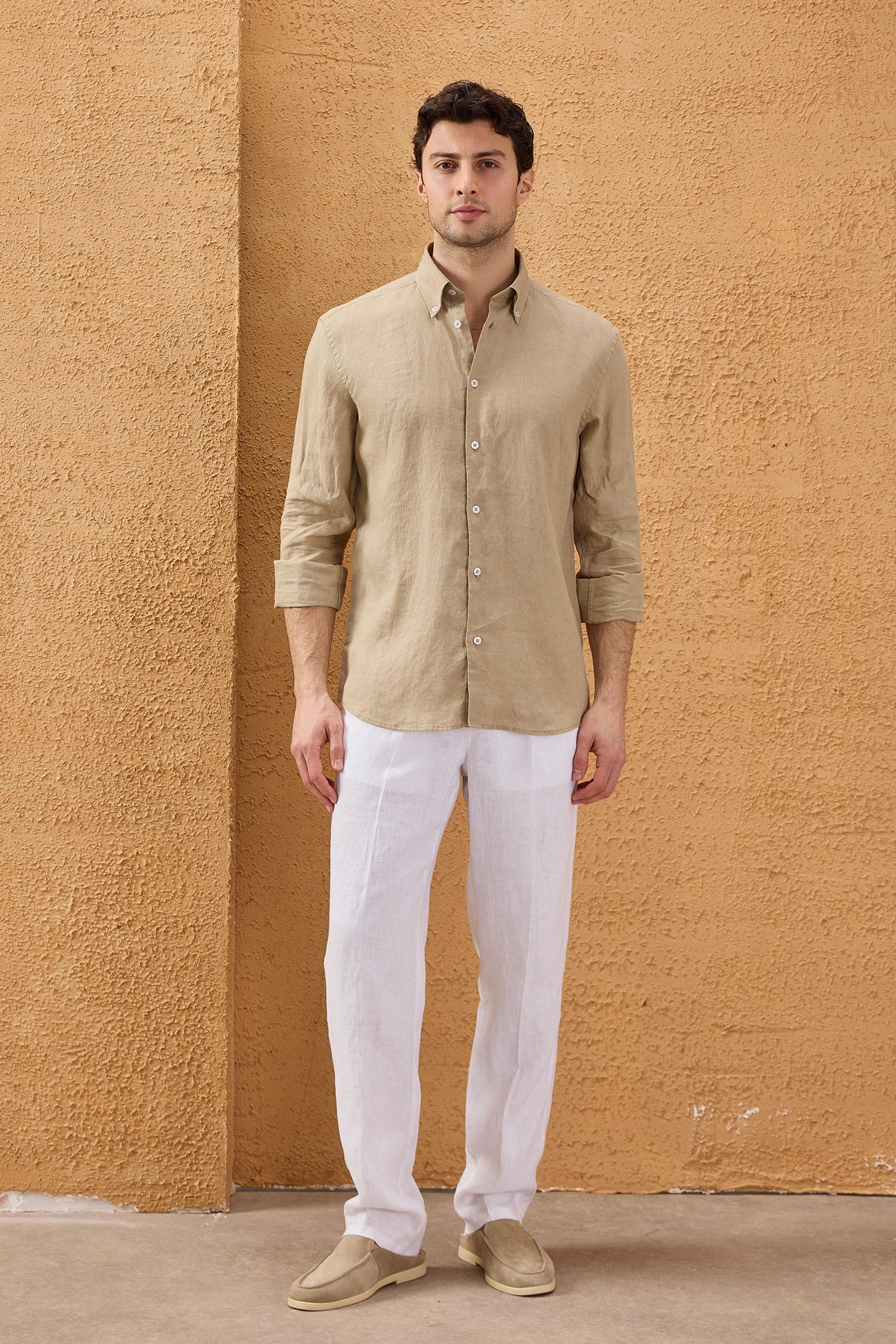 Camisa masculina de linho puro bege escuro, manga comprida, com botões, para o verão.