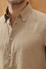 Camisa masculina de linho puro bege escuro, manga comprida, com botões, para o verão.