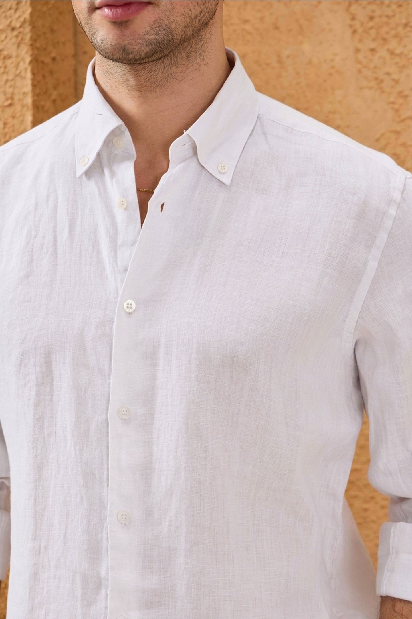 Camisa masculina branca de linho puro, manga comprida, com botões, para o verão.