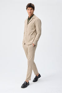 Blazer masculino bege em malha macia, estilo casual elegante.
