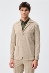 Blazer masculino bege em malha macia, estilo casual elegante.