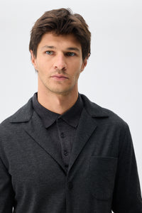 Conjunto de blazer e calça social masculino em malha macia cinza-carvão