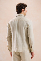 Terno masculino bege de linho, estilo safari, elegante e casual, com zíper frontal, ideal para o verão.