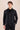 Camisa masculina preta de linho com zíper, leve e ideal para o verão.