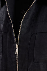 Camisa masculina preta de linho com zíper, leve e ideal para o verão.
