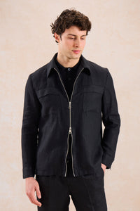 Camisa masculina preta de linho com zíper, leve e ideal para o verão.