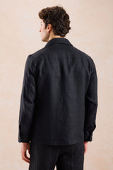Terno masculino preto de linho, estilo safari, elegante e casual, com zíper frontal, ideal para o verão.