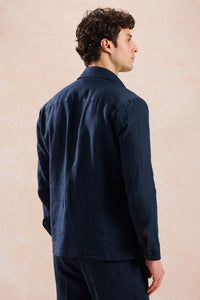 Terno masculino azul-marinho de linho, estilo safari, elegante e casual, com zíper frontal. Ideal para o verão.