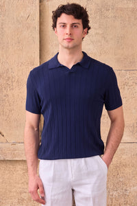 Camisa polo masculina azul-marinho escuro com textura canelada