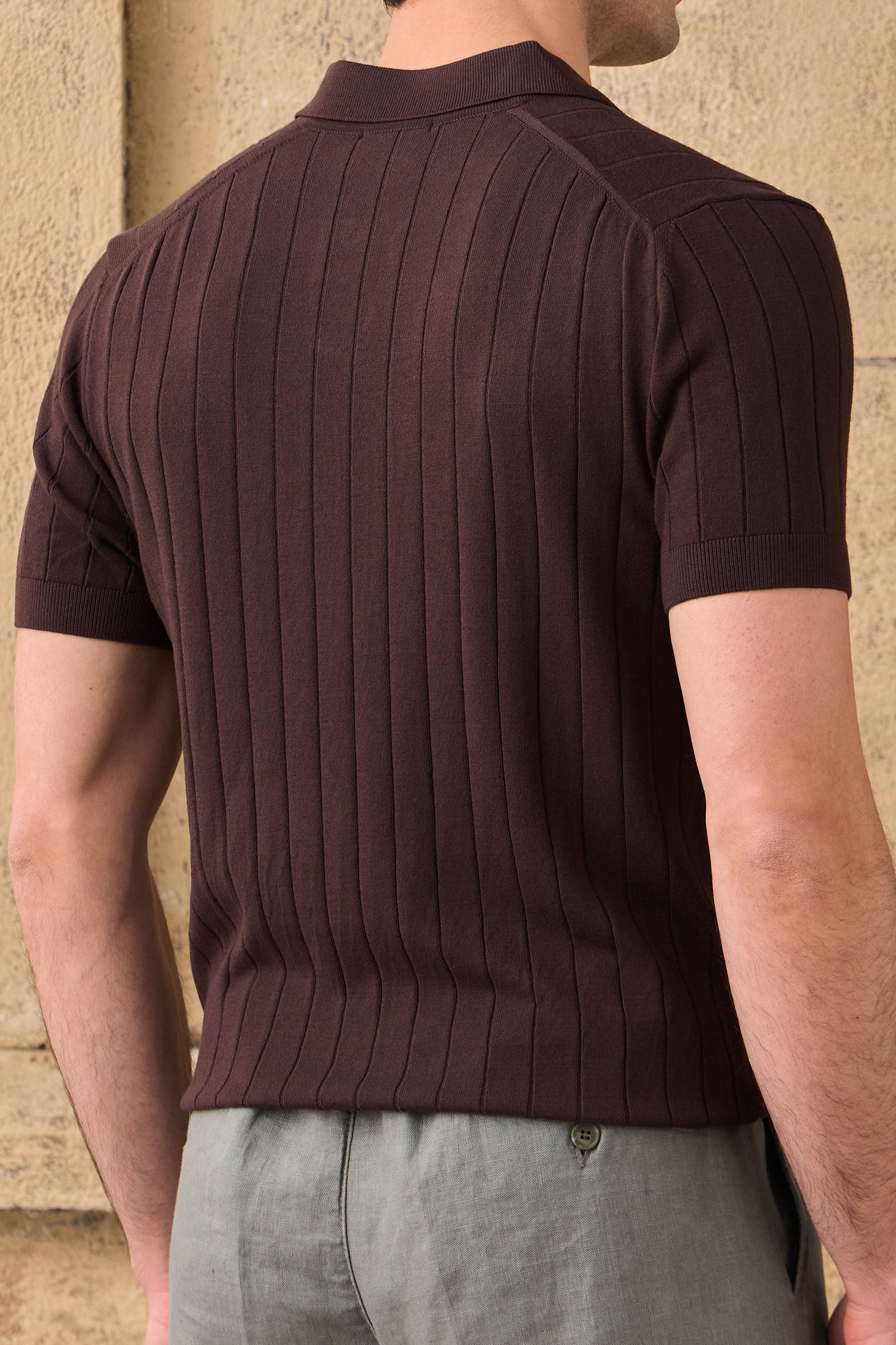Camisa polo masculina marrom canelada
