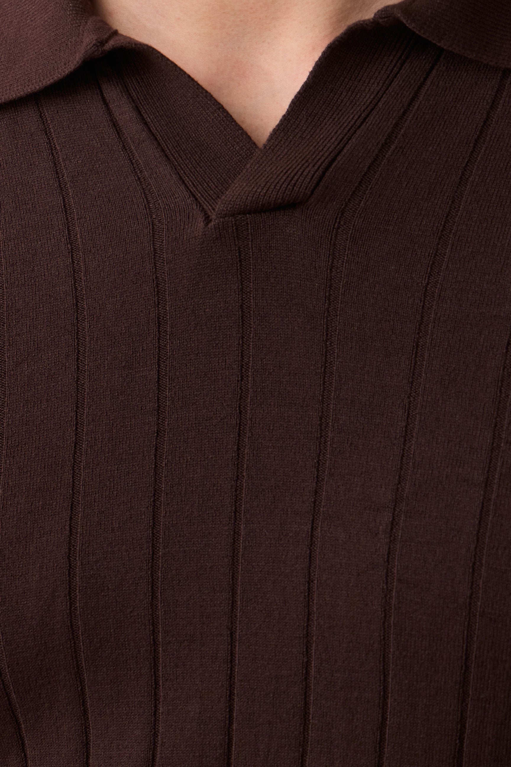 Camisa polo masculina marrom canelada