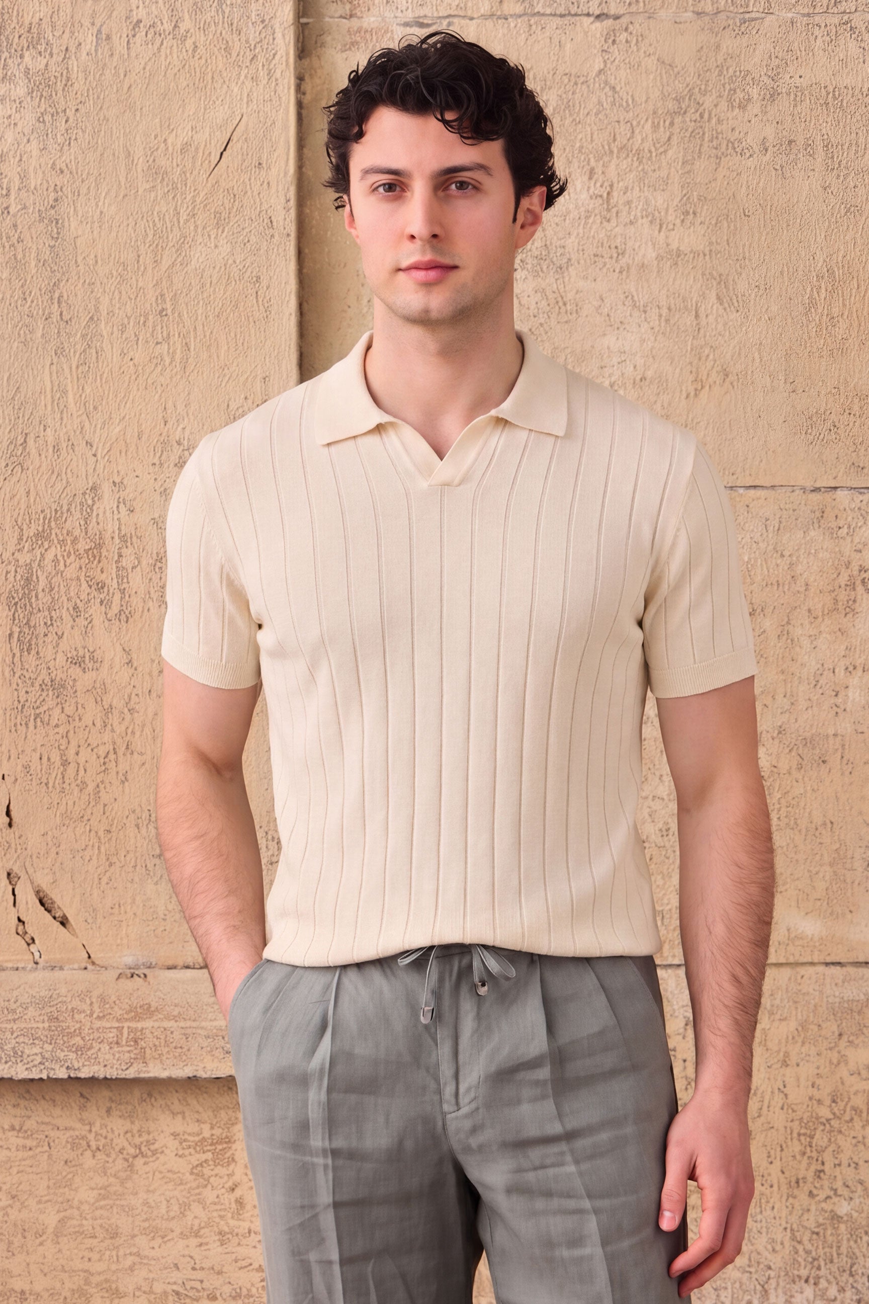 Camisa polo masculina creme com textura canelada