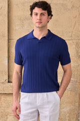 Camisa polo masculina azul marinho com textura canelada