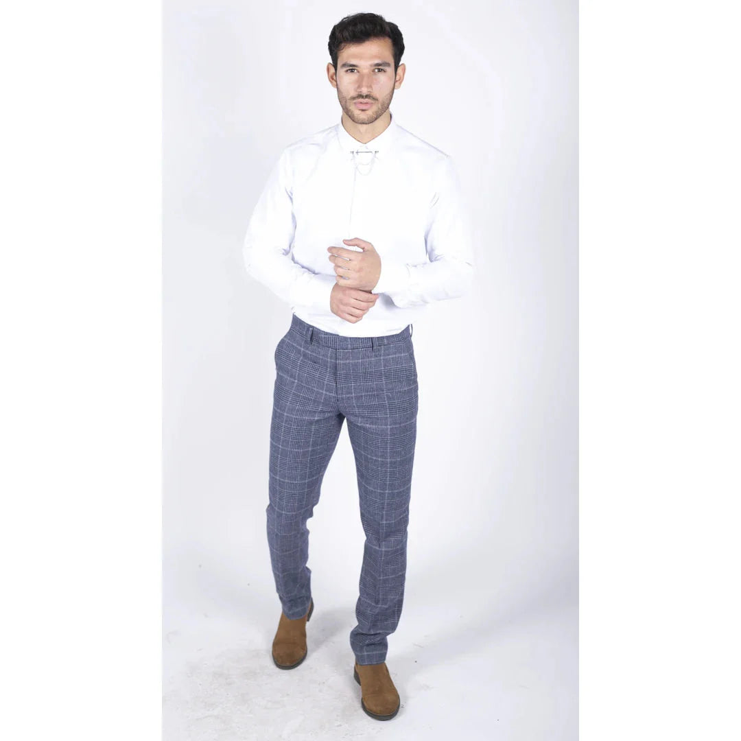 Camisa social masculina branca de popeline com botões, detalhe de corrente e detalhe de colarinho.
