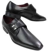 Sapatos masculinos de couro marrom claro e preto, com design italiano, fivela de metal e estilo slip-on.