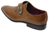 Sapatos masculinos de couro marrom claro e preto, com design italiano, fivela de metal e estilo slip-on.