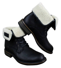 Botas militares masculinas de cano curto em couro preto e marrom com forro de lã e pele sintética.
