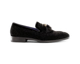 Sapatos de dança masculinos com detalhes em diamante e borlas.