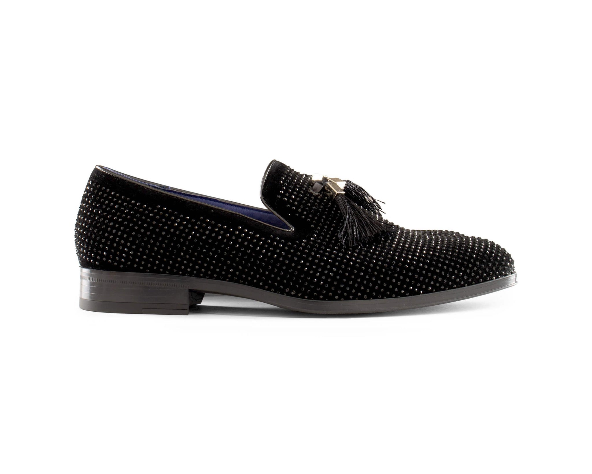 Sapatos de dança masculinos com detalhes em diamante e borlas.