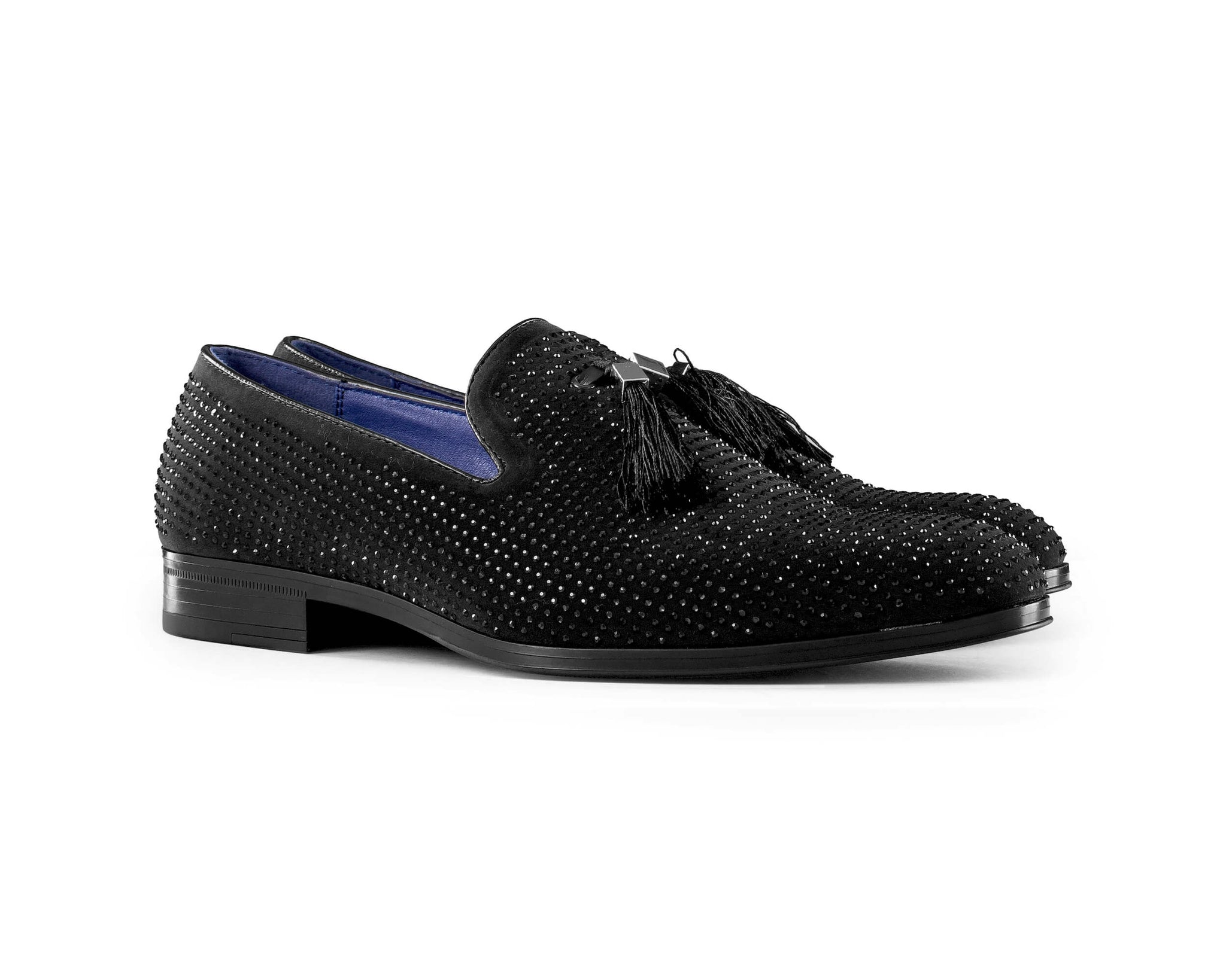 Sapatos de dança masculinos com detalhes em diamante e borlas.